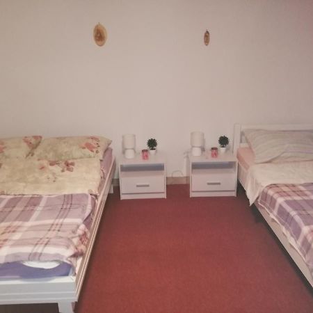 Studio Apartman Small Lili Popovaca Екстериор снимка