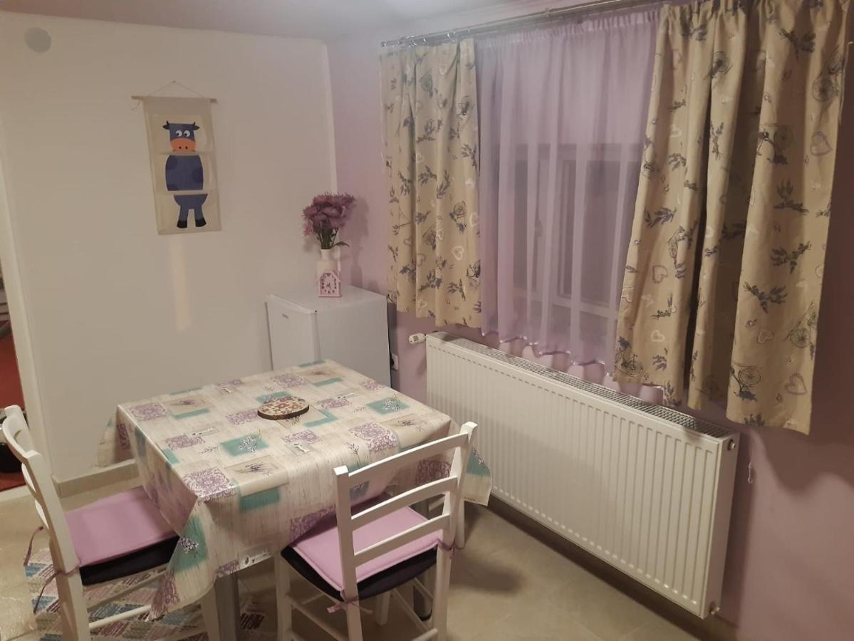 Studio Apartman Small Lili Popovaca Екстериор снимка