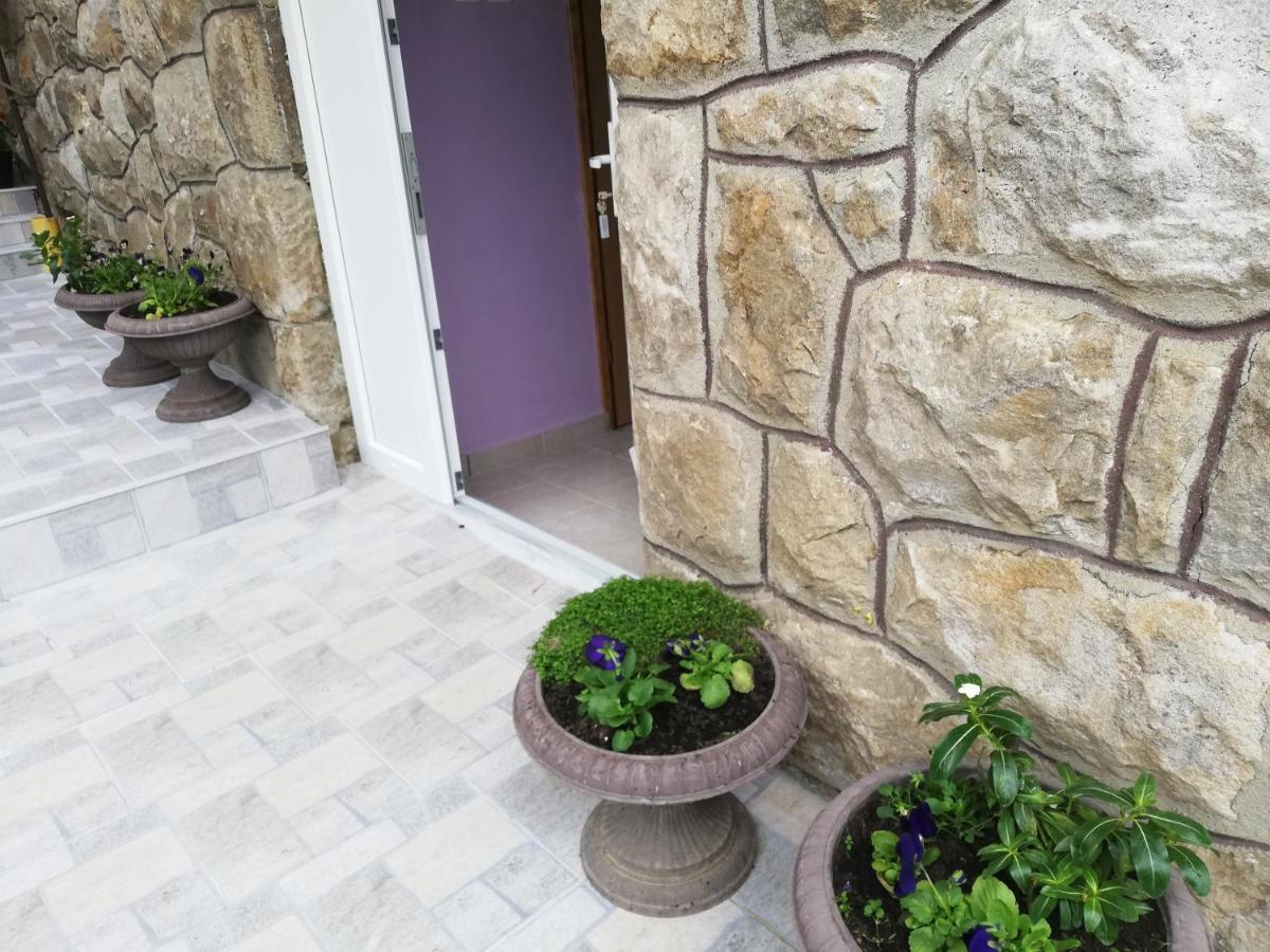 Studio Apartman Small Lili Popovaca Екстериор снимка